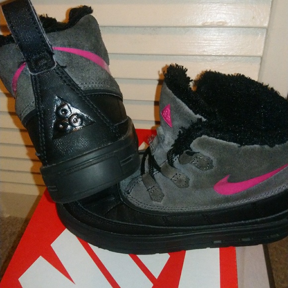 Winter Sale $21--Nike Woodside Chuckka ACGs - Picture 3 of 4